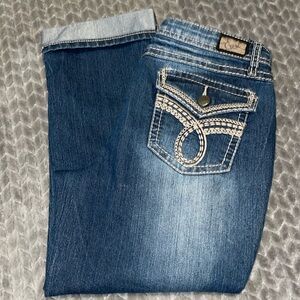 Earl Jeans Capri Size 8 Women's Denim Jean Capris Medium Wash.